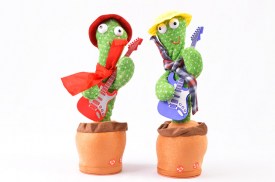 Cactus bailarin con guitarra (1).jpg